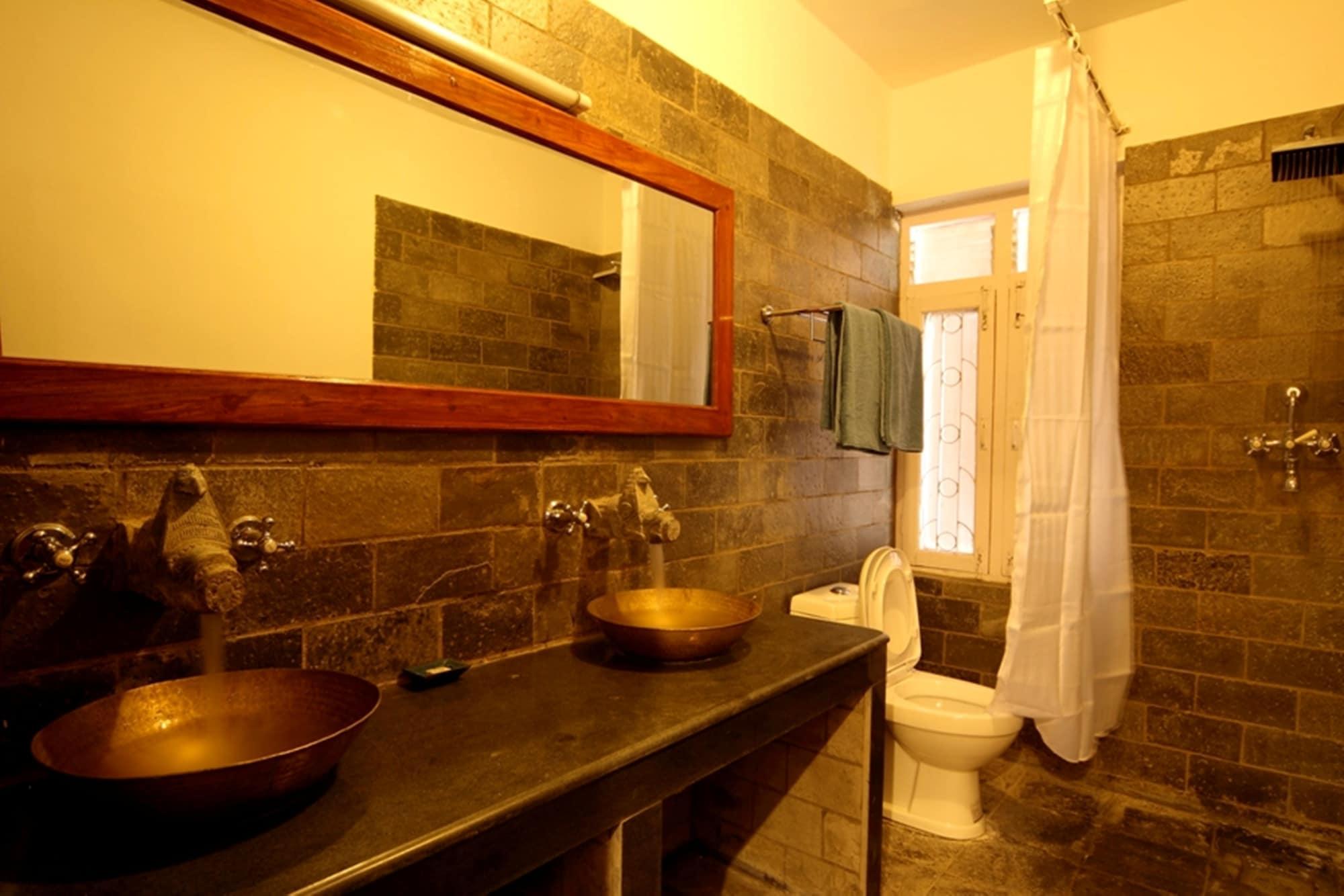 Hotel Thorong Peak Катманду Екстериор снимка