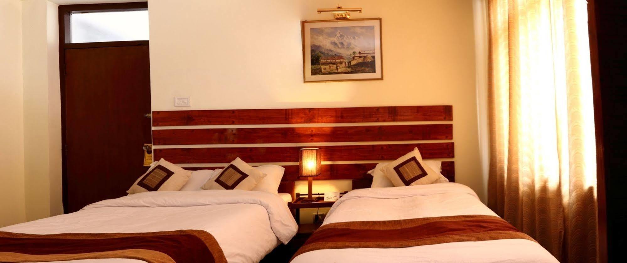 Hotel Thorong Peak Катманду Екстериор снимка